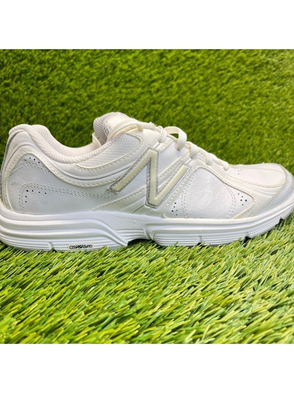 New Balance 633 Low Womens Size 8D White Blue Athletic Running Shoes Sneakers